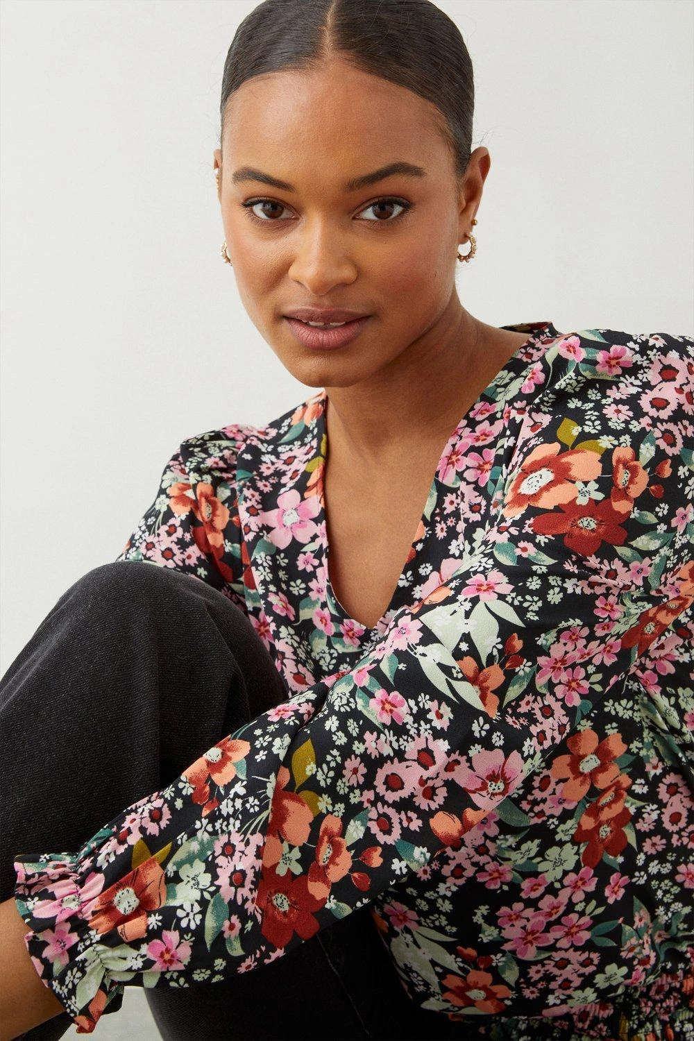 Dorothy Perkins Floral Shirred Hem V Neck Blouse 6 Dorothy Perkins Floral Shirred Hem V Neck Blouse - Image 4