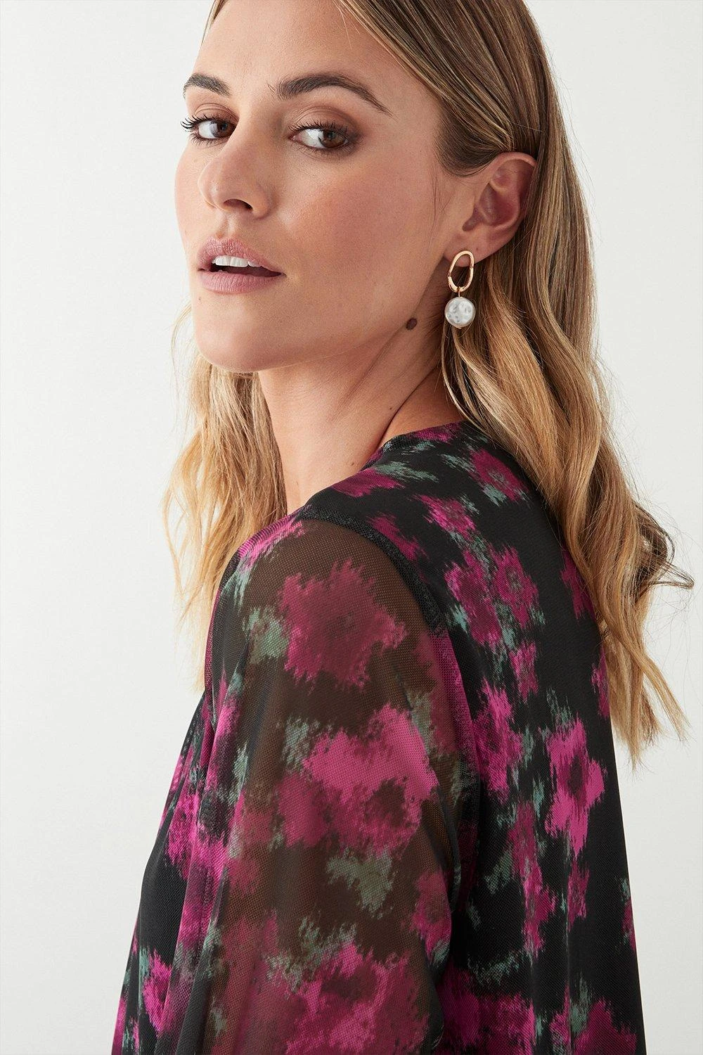 Dorothy Perkins Abstract Floral Mesh Pleated Top 6 Dorothy Perkins Abstract Floral Mesh Pleated Top - Image 4