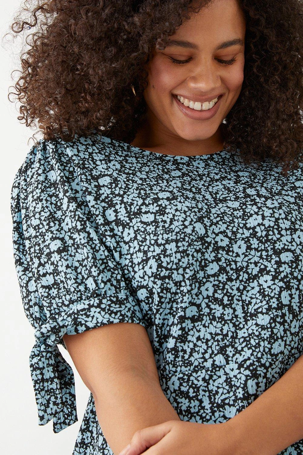 Dorothy Perkins Curve Blue Floral Tie Sleeve Top 6 Dorothy Perkins Curve Blue Floral Tie Sleeve Top - Image 4