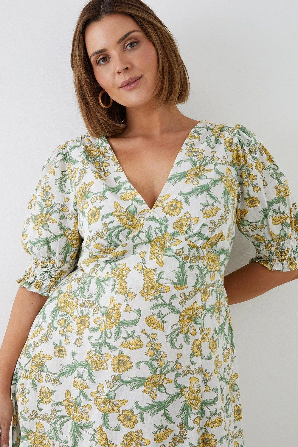 Dorothy Perkins Curve Yellow Floral Shirred Cuff Midi Dress 4 Dorothy Perkins Curve Yellow Floral Shirred Cuff Midi Dress - Image 2