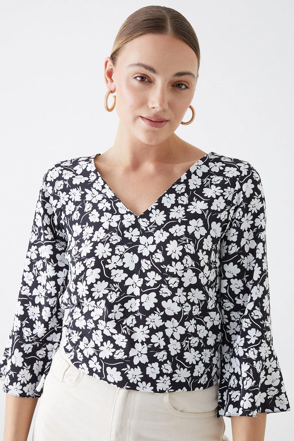 Dorothy Perkins Tall Floral Frill Sleeve V Neck Blouse 3 Dorothy Perkins Tall Floral Frill Sleeve V Neck Blouse