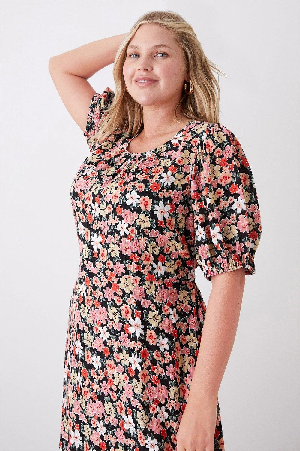 Dorothy Perkins Curve Black Large Floral Crinkle Short Sleeve Crew Neck Midi 4 Dorothy Perkins Curve Black Large Floral Crinkle Short Sleeve Crew Neck Midi - Image 2