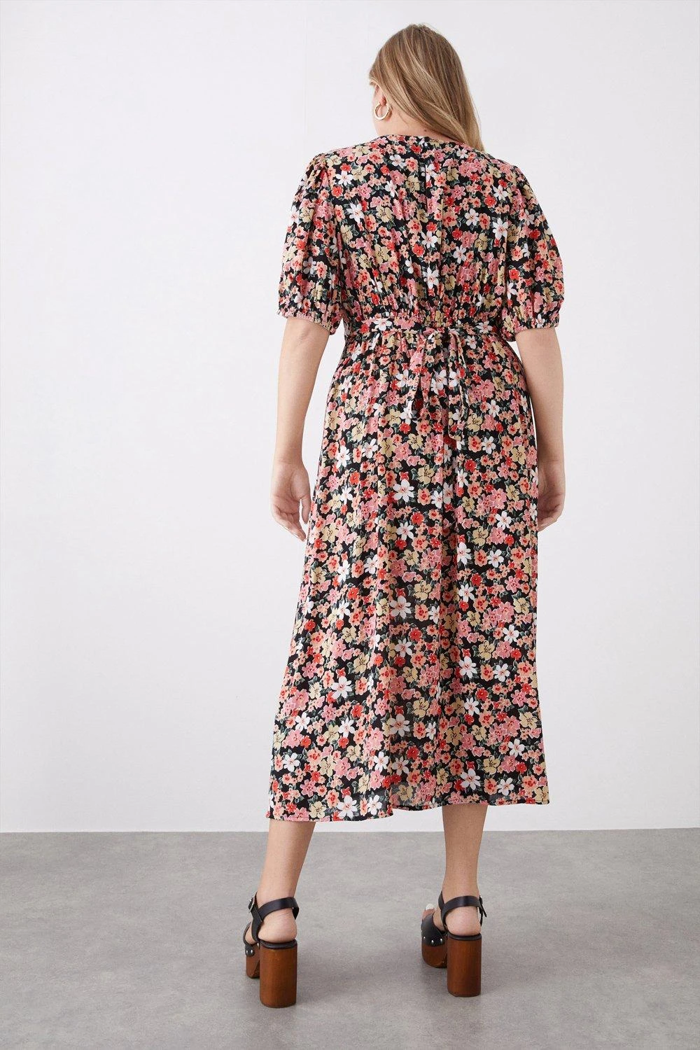Dorothy Perkins Curve Black Large Floral Crinkle Short Sleeve Crew Neck Midi 5 Dorothy Perkins Curve Black Large Floral Crinkle Short Sleeve Crew Neck Midi - Image 3