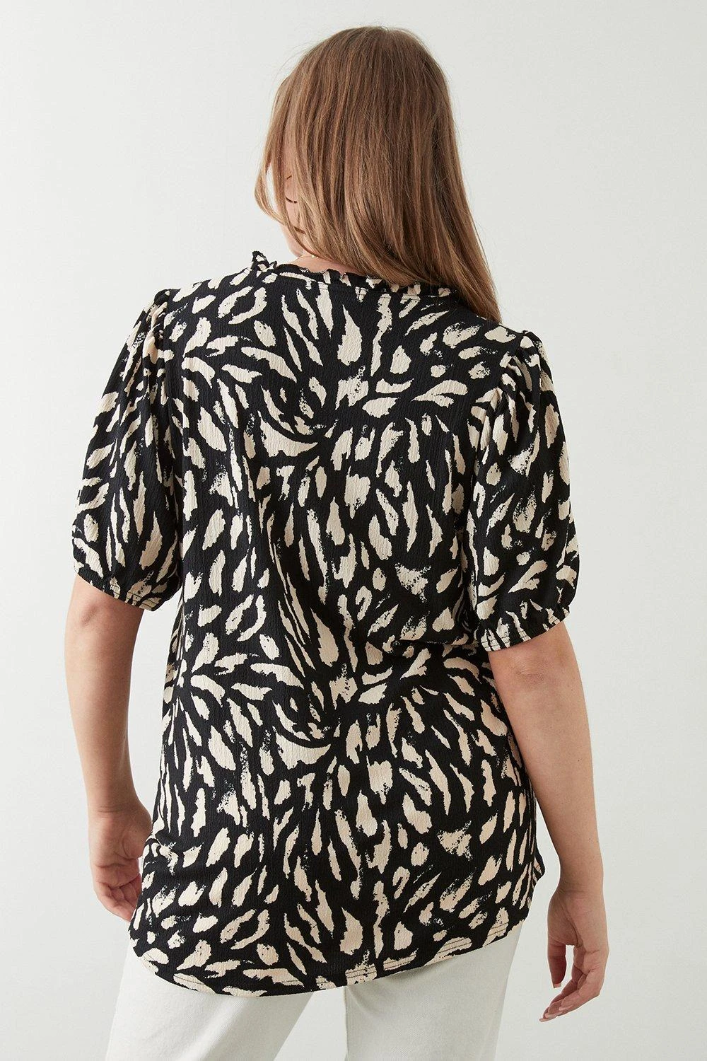 Dorothy Perkins Curve Animal Ruffle Short Sleeve Blouse 5 Dorothy Perkins Curve Animal Ruffle Short Sleeve Blouse - Image 3
