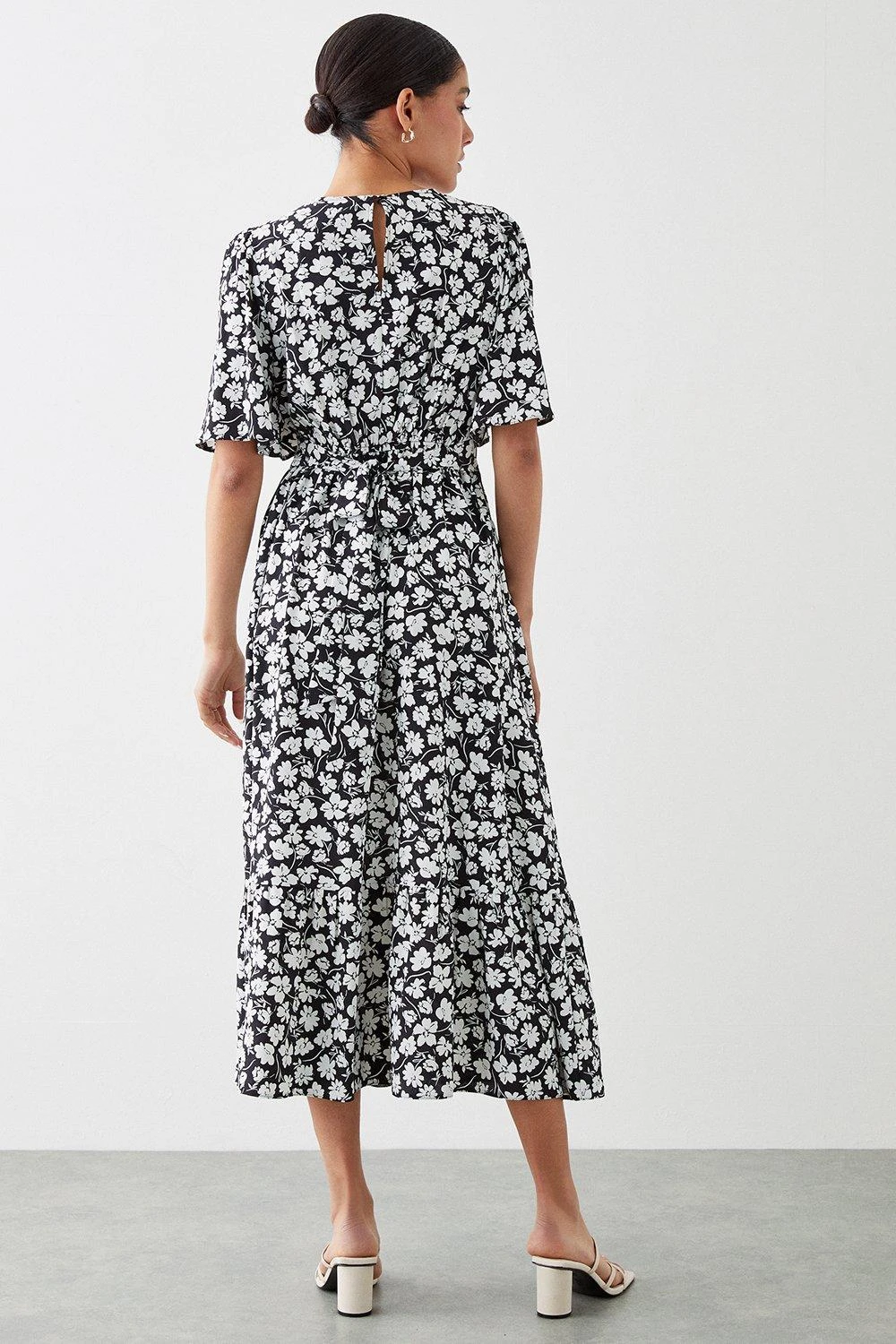 Dorothy Perkins Mono Floral Print Flutter Sleeve Midi Dress 5 Dorothy Perkins Mono Floral Print Flutter Sleeve Midi Dress - Image 3