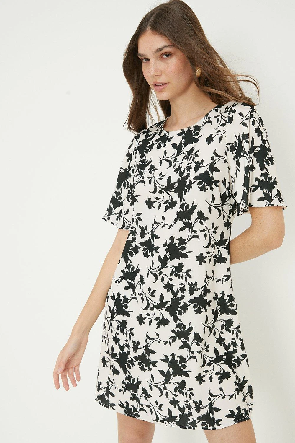Dorothy Perkins Mono Floral Flutter Sleeve Mini Dress 3 Dorothy Perkins Mono Floral Flutter Sleeve Mini Dress