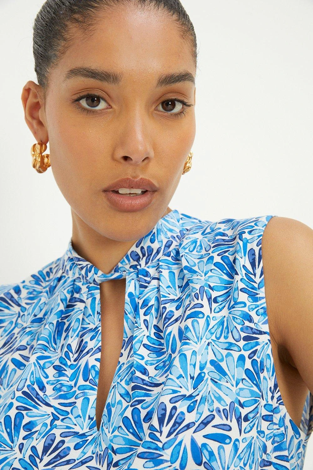 Dorothy Perkins Blue Floral Shirred Hem Halter Blouse 4 Dorothy Perkins Blue Floral Shirred Hem Halter Blouse - Image 2