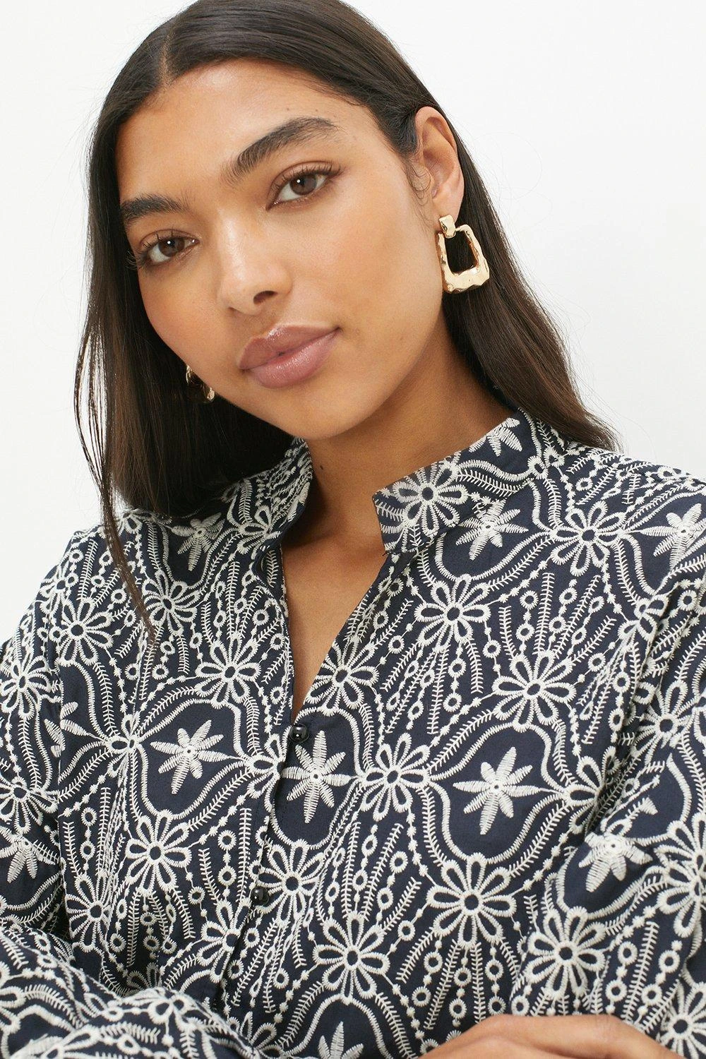 Dorothy Perkins Navy Embroidered Button Through Blouse 6 Dorothy Perkins Navy Embroidered Button Through Blouse - Image 4