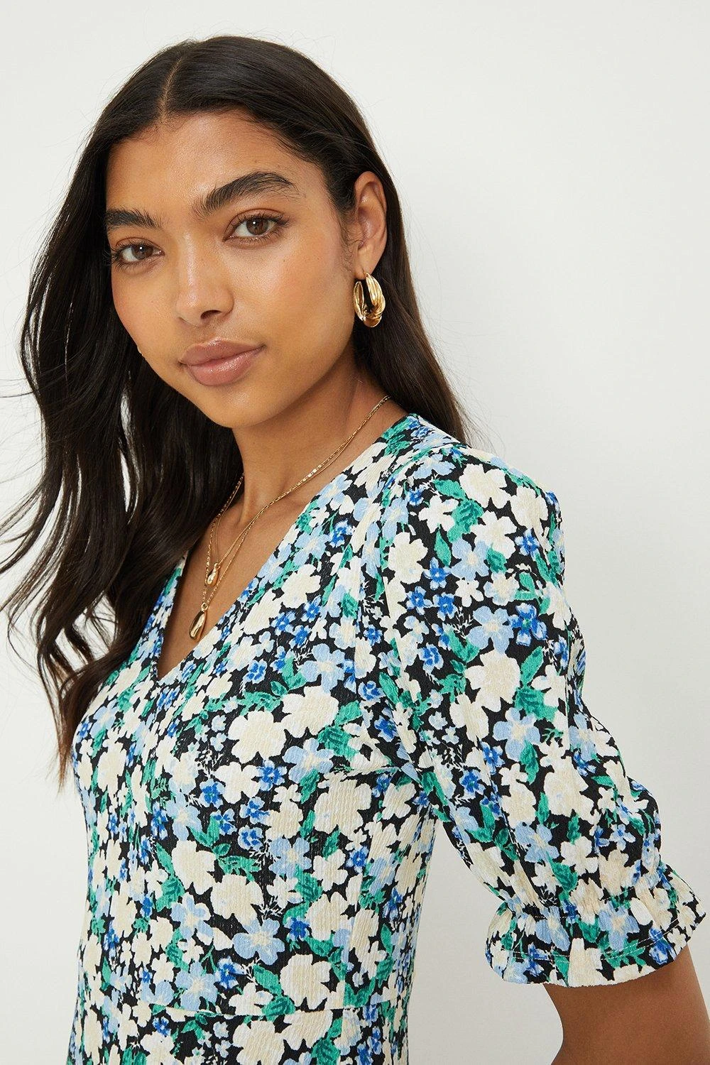 Dorothy Perkins Floral Short Sleeve V Neck Mini Dress 4 Dorothy Perkins Floral Short Sleeve V Neck Mini Dress - Image 2